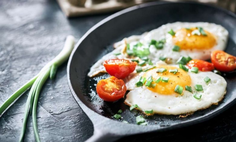 Сколько яиц можно есть в день, насколько они полезны или вредят организму?
