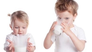 어린이 영양의 우유 및 유제품: 유용하거나 위험한? 어린이를위한 우유의 해악과 이점