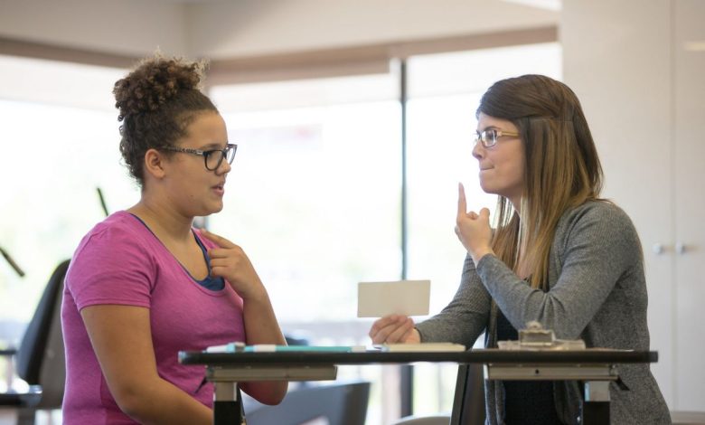 Trouble de la parole chez l'adulte: qu'est-ce que c'est, les causes, symptômes, diagnostic, traitement, prévention