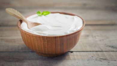 Yunan yoğurt, bu nedir, fayda ve zarar, onu bu kadar sağlıklı bir ürün yapan tam olarak nedir??