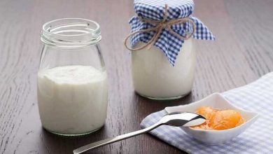 Iaurt grecesc vs chefir: diferențele și avantajele a două produse lactate fermentate