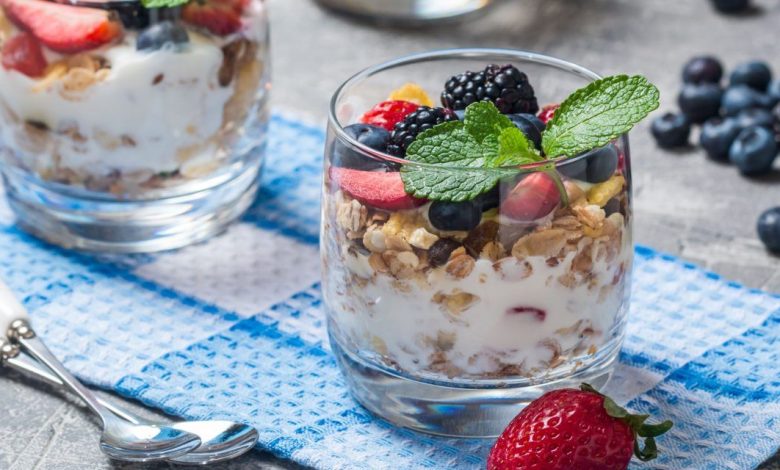 grieķu jogurts: diētas ēdienu receptes, kas palīdzēs jums zaudēt svaru un dažādot diētu