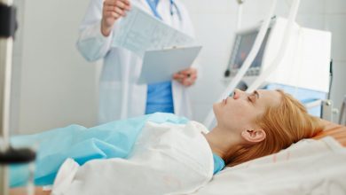 ogłuszony, syndrom ogłuszonej świadomości, zmniejszona czujność: co to jest, Przyczyny, Objawy, diagnostyka, leczenie, zapobieganie - Śpiączka - Stupor